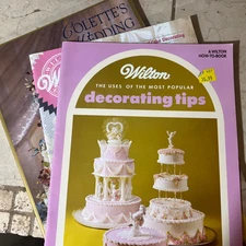 Wilton Vintage cake decorating Book Set 