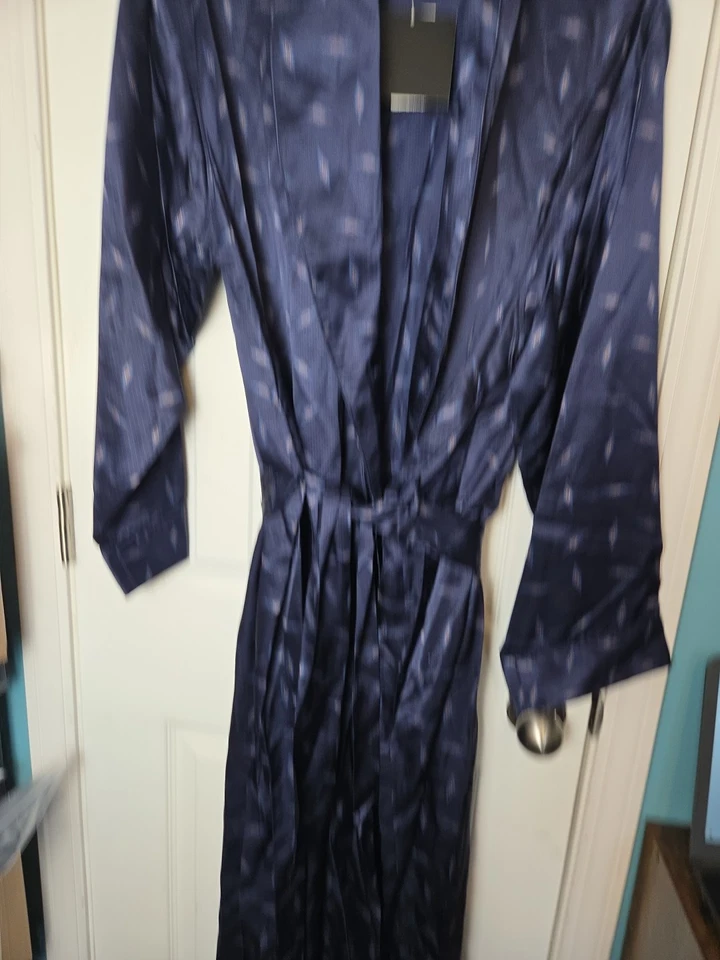 Intimo Para Hombre L 100% Seda Bata Azul Marino Geo Estampado Cinturón Prendas para Dormir Salón Hugh NUEVO Foto 3 de 4