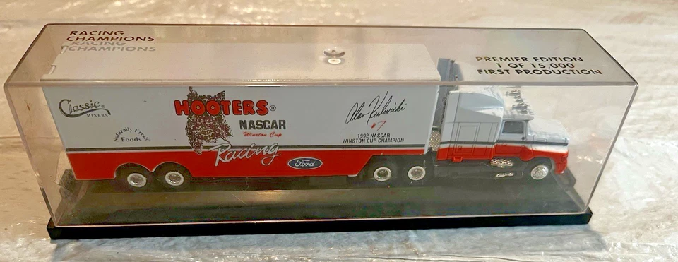 Remolque tractor transportador Matchbox Alan Kulwicki HOOTERS Race Team de colección Foto 2 de 4