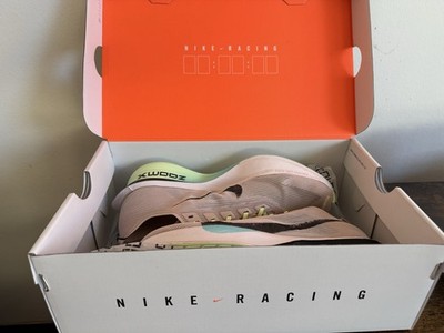 Nike Vaporfly 4 Carbon Neu und OVP In Größe 39