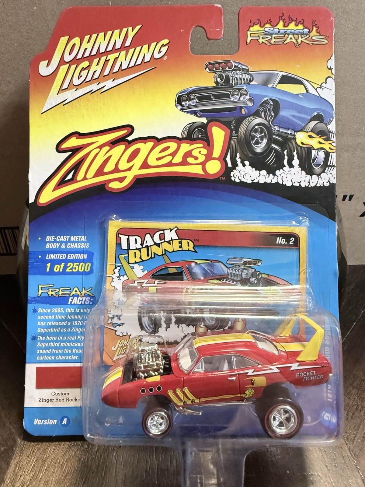 Johnny Lightning 1/64 Street Freaks 1970 Plymouth Superbird Zinger Track Runner