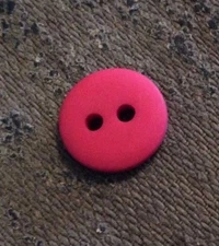 HILLCREEK DESIGNS BUTTONS- CRANBERRY WINE ROUND--2 HOLE--1/2"-- 14 PIECES