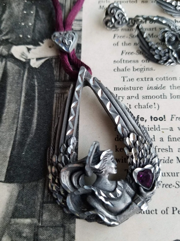 Conjunto de brincos e colar de coração de strass roxo anjo 1994 EGE Pewter o - Imagem 2 de 4