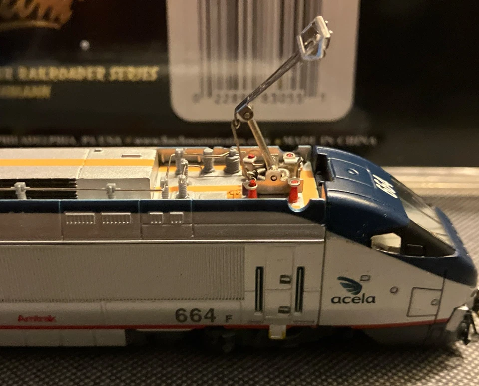 Bachman Spectrum #83055 AMTRAK HHP-8 Locomotive (DCC) #664 - Image 3 of 4