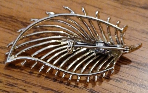 Goldfarbene Blatt Mantel Anstecknadel Brosche Strass Draht Twist 60’er Vintage - Bild 5 von 5