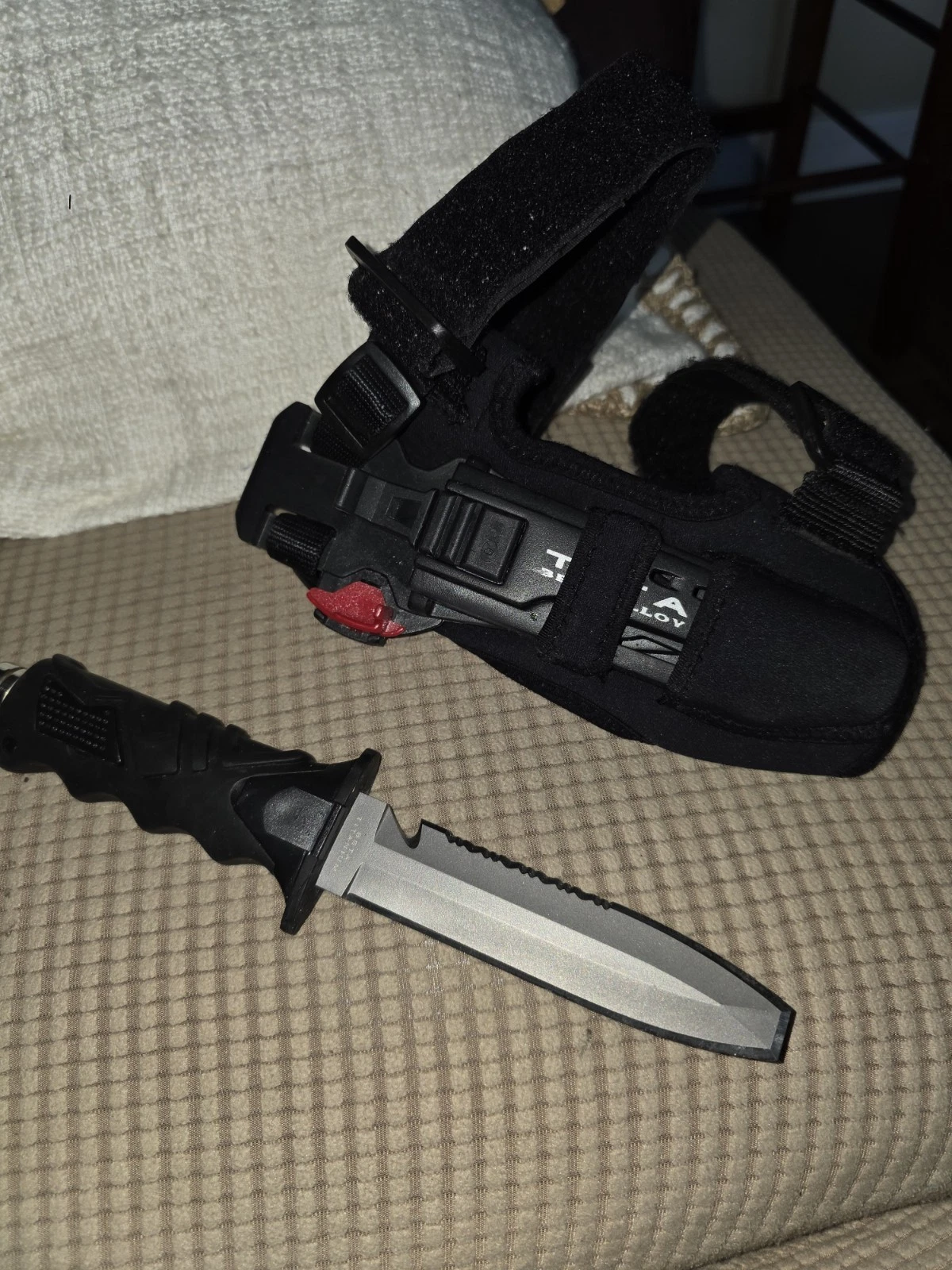 Ocean Master Titanium Dive Knife Beta Alloy Serrated Blunt Point w/ Sheath