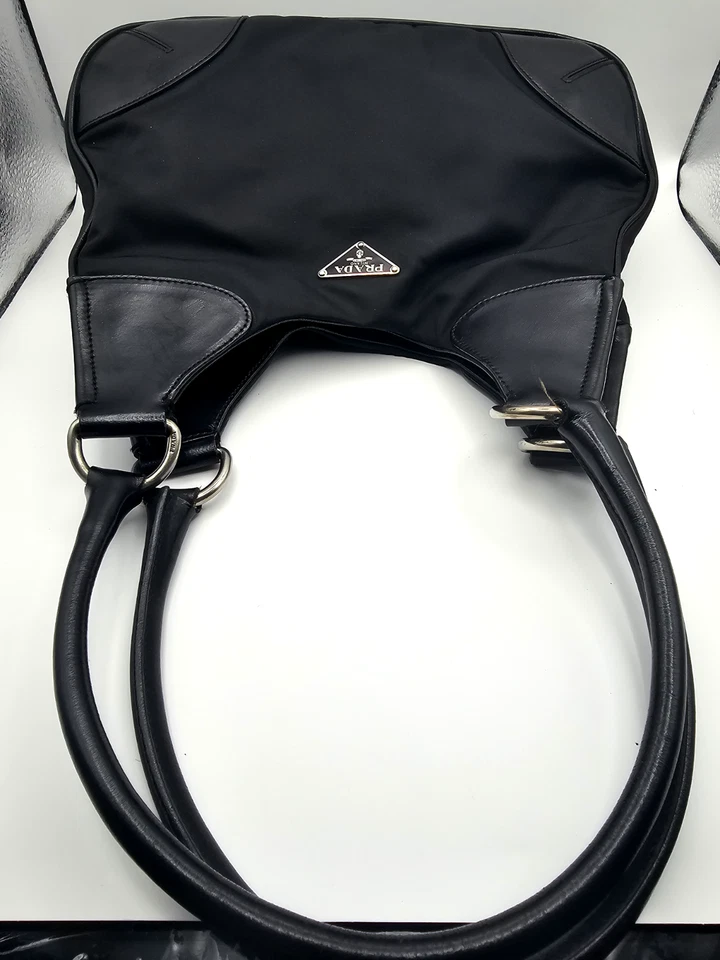 Bolso hobo Prada Tessuto de nailon con ribete de cuero de becerro Foto 3 de 4
