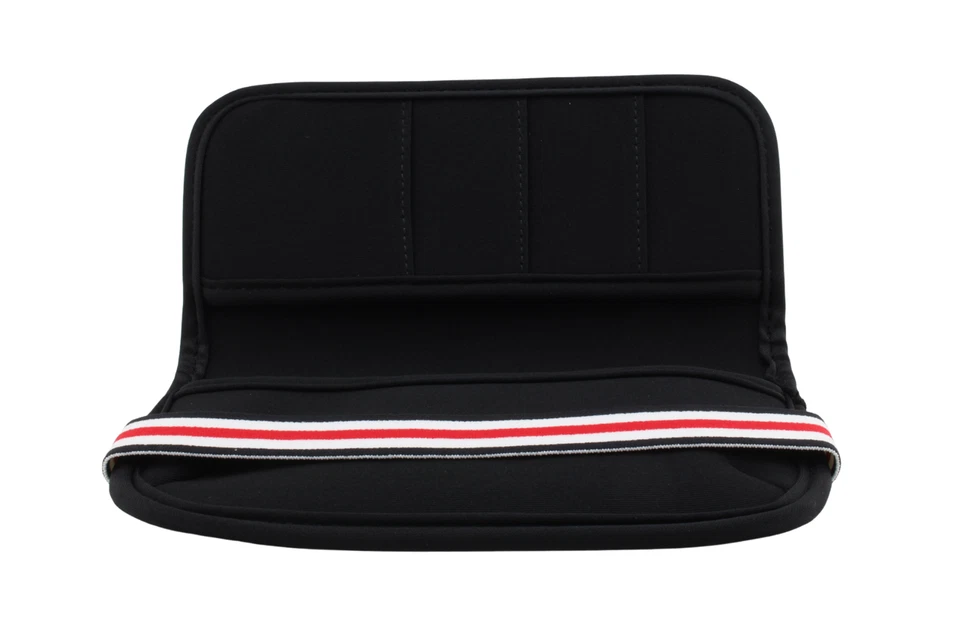 Estuche suave negro Carrera diseñado para gafas de sol Foto 2 de 3