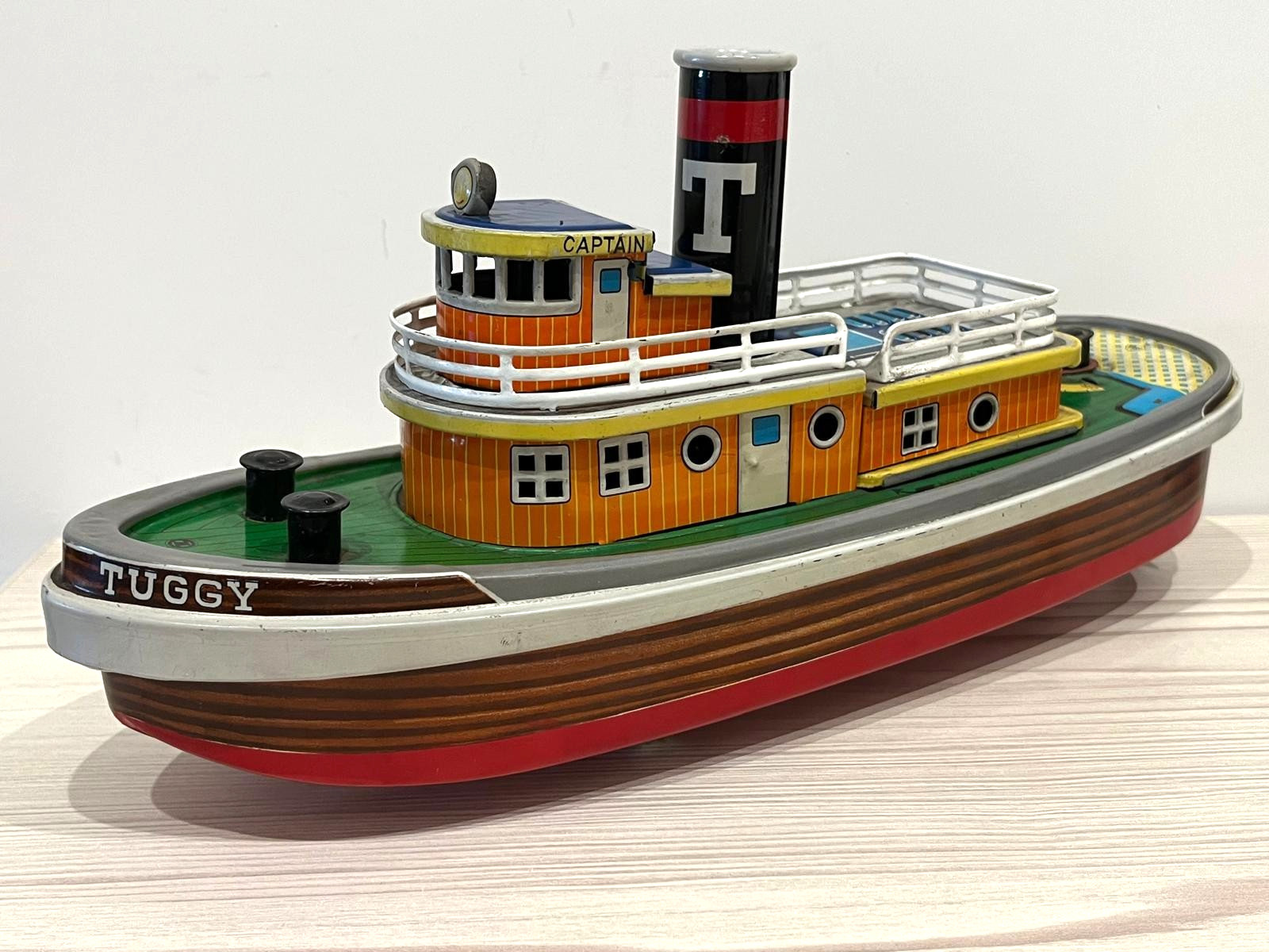 Tin Toy SAN Japan TUGGY CAPTAIN BOAT Battery Operated Nave Latta Ship