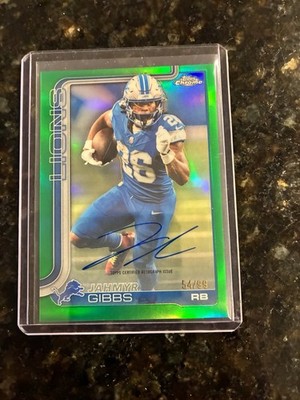 2025 Topps Chrome - Autographs Jahmyr Gibbs #BA-JG Green Refractor /99 (AU)