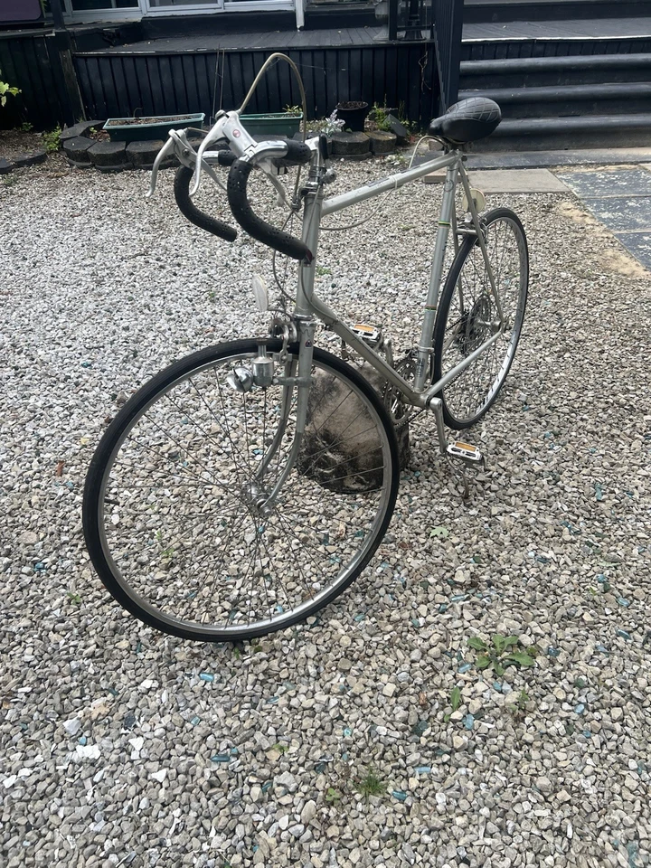 Bicicleta de carreras Fuji 1970 original de 12 velocidades. Hecho a mano en Japón. Bien cuidado. Foto 2 de 4