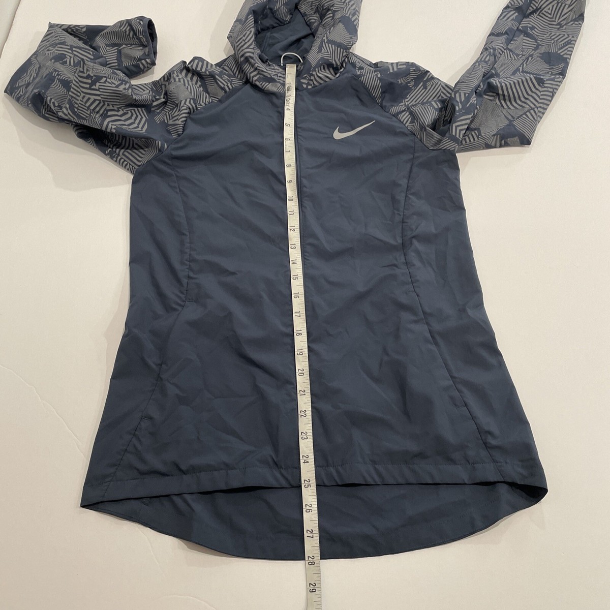 Nike Essential Flash Reflective Running Hooded Windbreaker