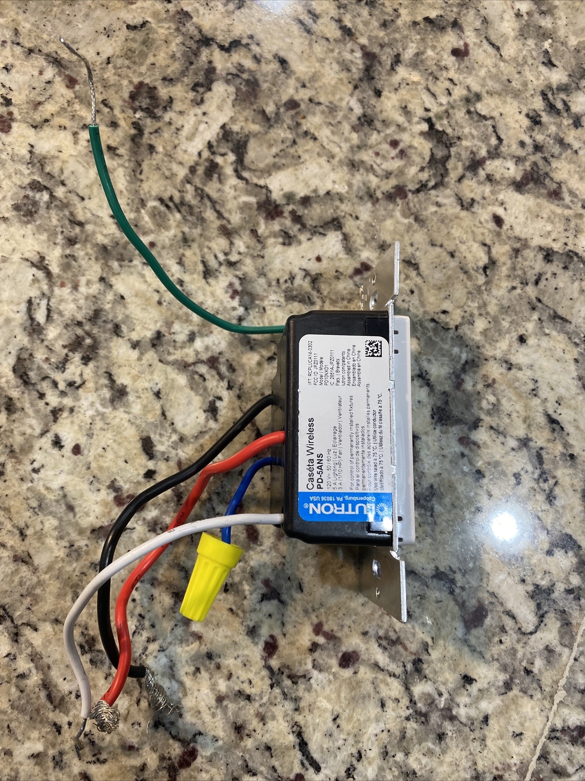 Lutron Caséta Wireless 120V Outdoor Smart Dimmer White (PD5ANSWHR)