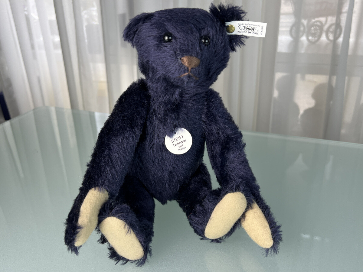 【未使用】Steiff ぬいぐるみ　1909 Classic Tedybar Classic 1909 Teddy bear, 35 cm, beige - Steiff.com