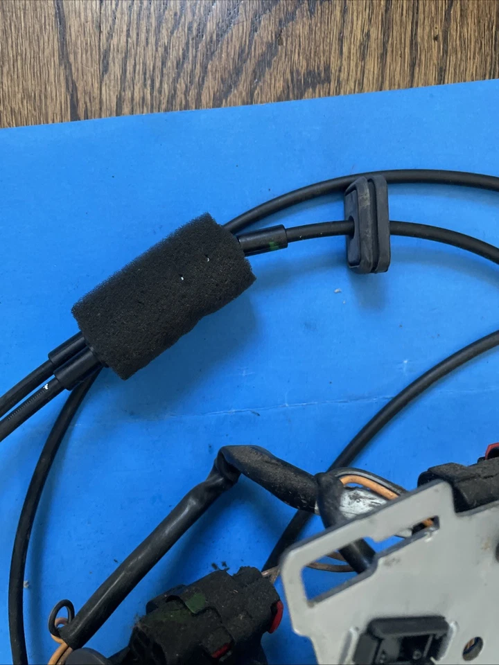 Actuador de cierre de cerradura de puerta corredera izquierda trasera izquierda Dodge Grand Caravan OEM 2008-2019 Foto 3 de 4