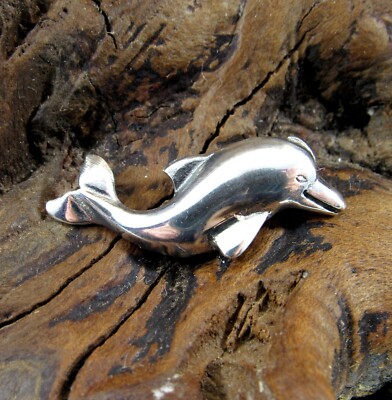 Handgefertigter massiver 925 Sterling Silber schwimmender Delfin Plättchen Anhänger Charm