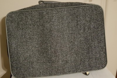 Vintage Oscar De La Renta Luggage Suit Case and Carry on Set  display picture 2