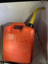 Vintage Chilton 2 1/2 Gallon Tall Gas Can Model P250 w/ Spout  Filter - Nice 