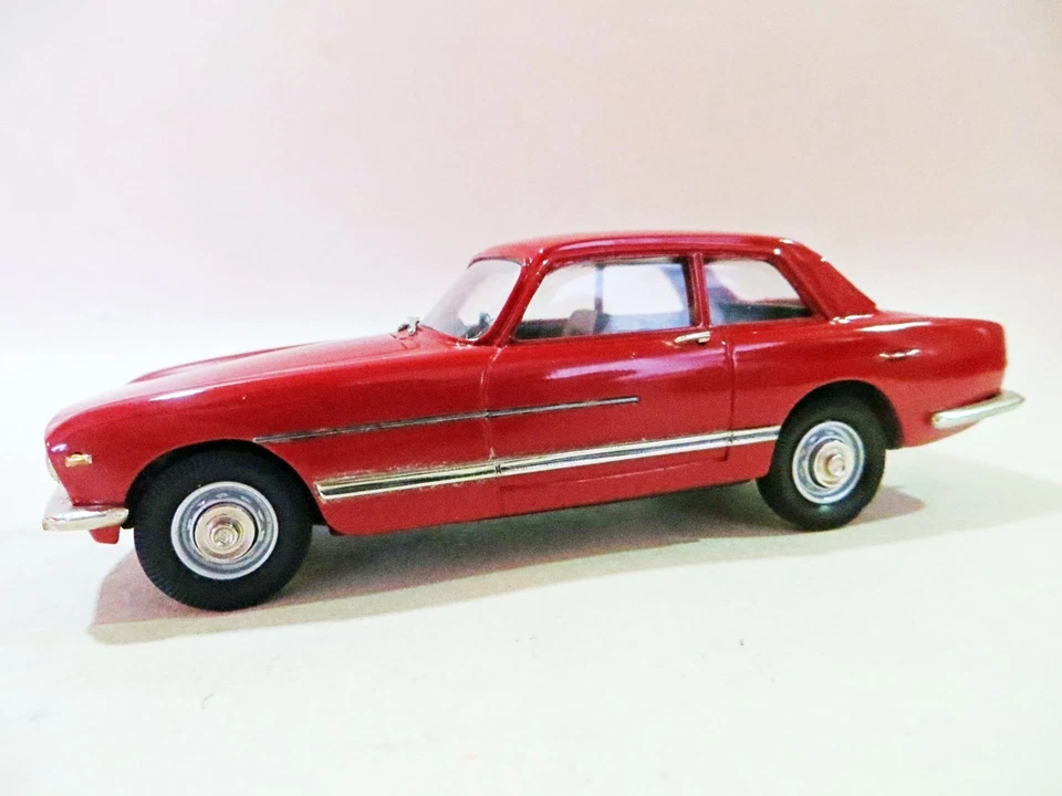 LANSDOWNE MODELS LDM85 '1973 BRISTOL 411 SERIES III' MAROON. 1:43 MIB/BOXED - Image 2 of 4