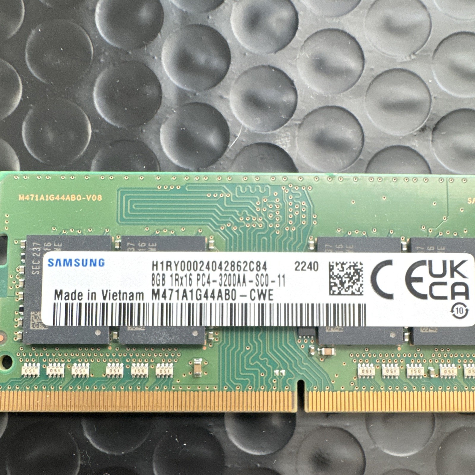 Samsung 8GB DDR4 SO-DIMM PC4-3200AA 260-Pin RAM M471A1G44AB0-CWE