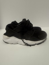 NIKE HUARACHE RUN GS BLACK  WHITE SIZE 5Y/6.5W