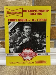 OSCAR DE LA HOYA 1992 SIGNED AUTO PRO DEBUT OFFICIAL ONSITE BOXING PROGRAM RARE!