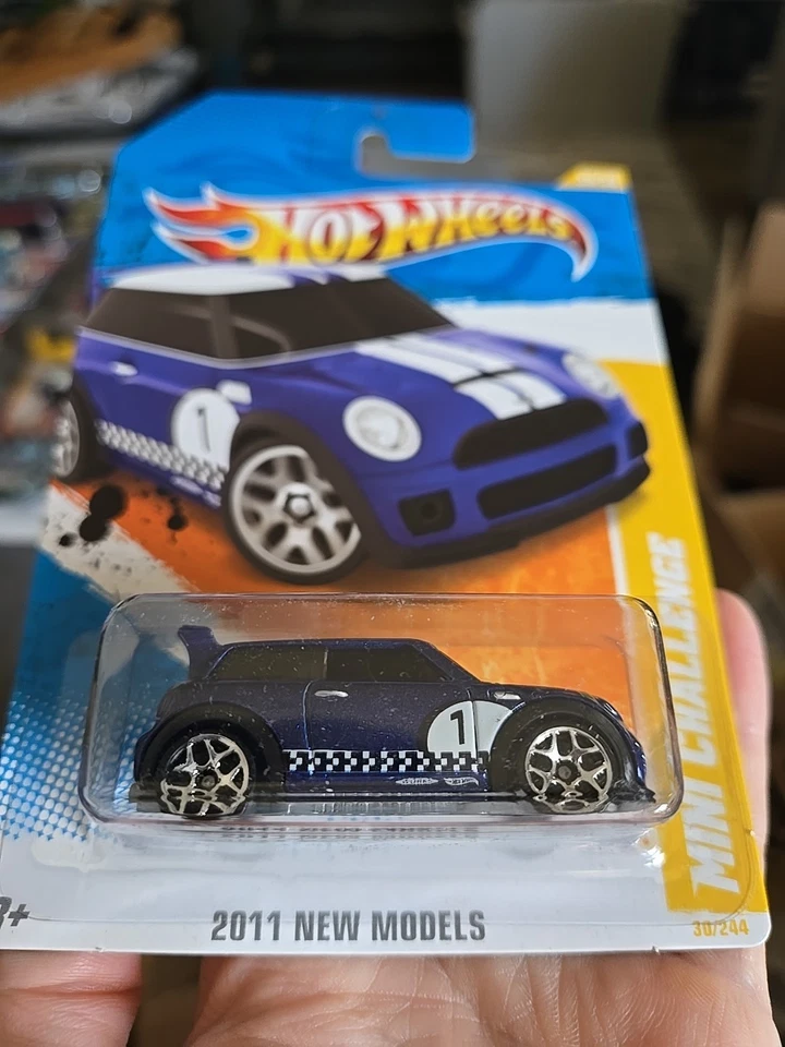 2010 Hot Wheels 2011 New Models MINI CHALLENGE - Image 2 of 4