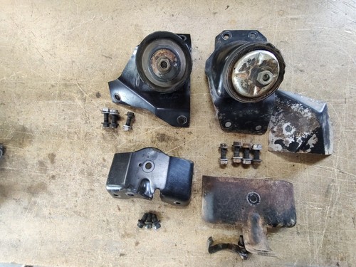 1992 92 93 1993 Ford Truck F150 4x4 300-6 4.9L Engine Stand Motor Mount Perches