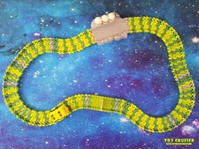 Carrera STRAX® Bahn Set Komplettset Rennbahn Dinosaurier mit Auto Fahrzeug