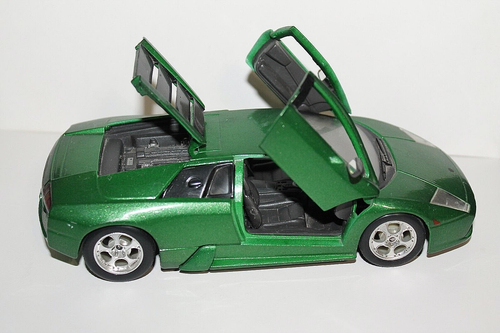 Maisto Metallic Green LAMBORGHINI MUCIELAGO ~ Working Doors and Hood 1:24 Scale - Picture 4 of 7