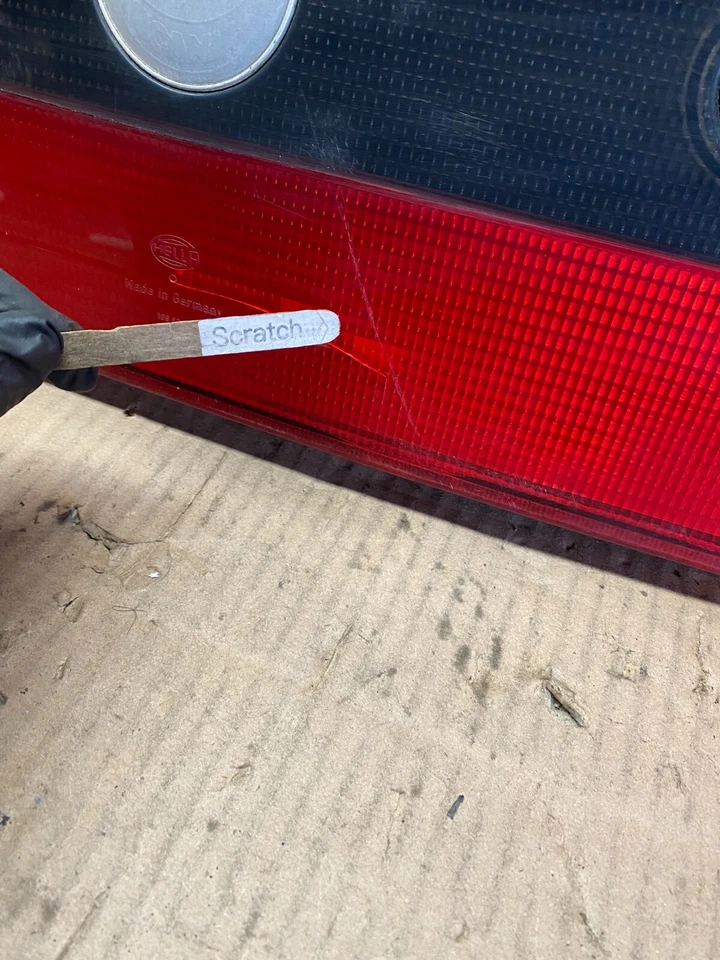 1993 to 1997 Saab 9000 Center Trunk Rear Brake Tail Light OEM i3533 DG1 - Image 4 of 4