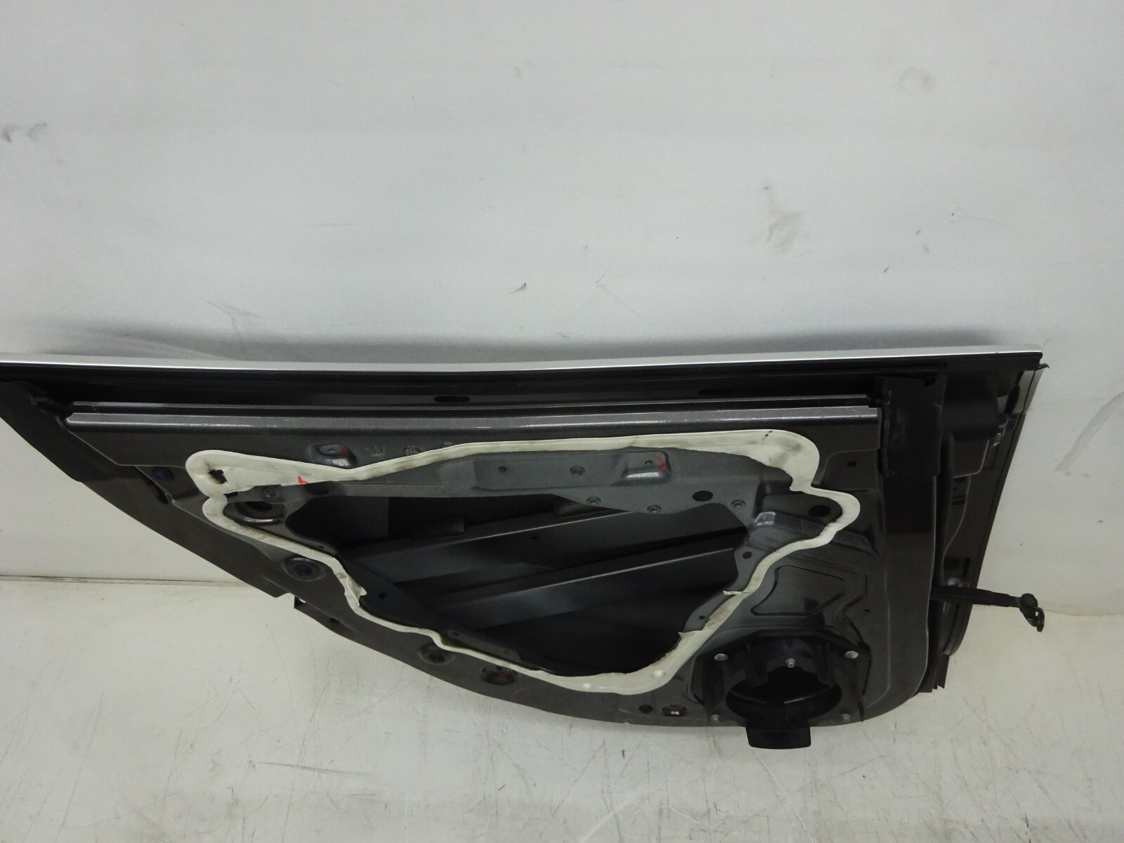 2014-2019 Maserati Ghibli Rear Left Driver Side Door Shell Gray OEM DE240210