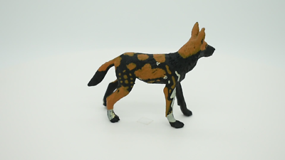 Safari Ltd. African Wild Dog Figur – 3,5 Zoll Lebensechte Wildhund-Figur – Handbemalt, Ungiftig – Bildungsspielzeug Ab 3 Jahren – Wild Safari Kollektion