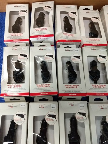 Lot of 30 Verizon Vehicle Chargers with USB Port (MICRDUALVPC1) - Picture 3 of 10