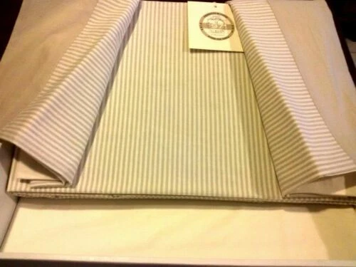 Completi di lenzuola o copripiumini beige