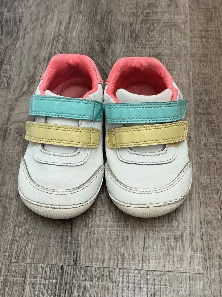 Zapatos infantiles Stride Rite Soft Motion blancos con rosa   Foto 2 de 4