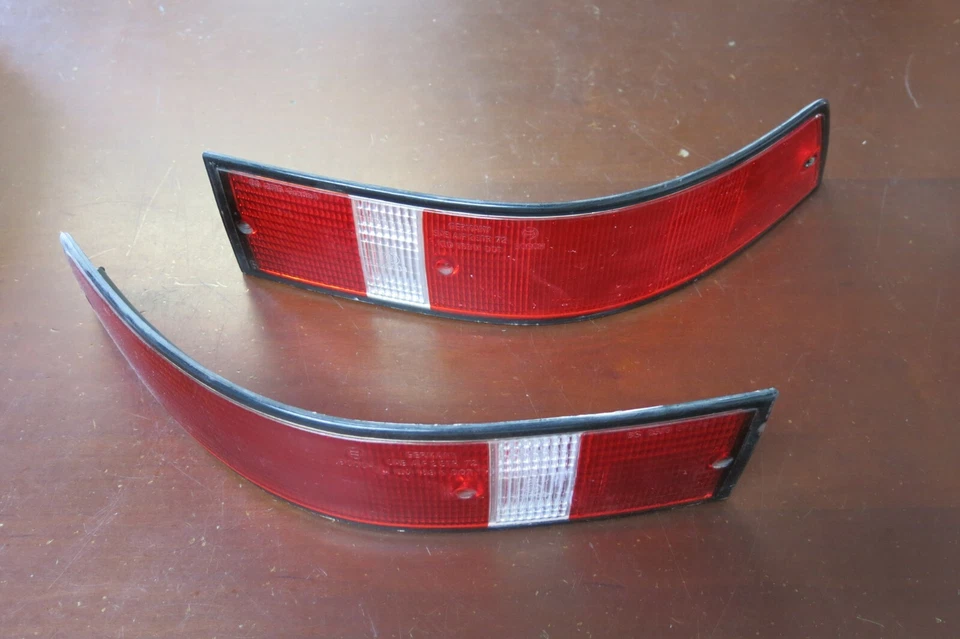 Par de lentes de luz trasera Porsche 911 Bosch 1969-1989 - moldura negra Foto 3 de 4