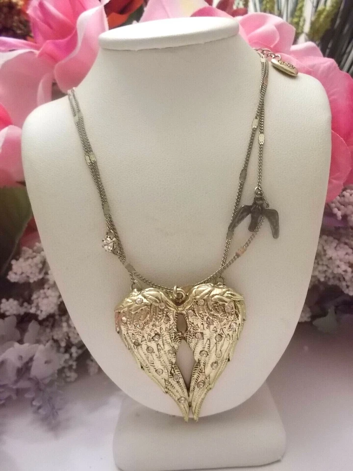 PRECIOSO COLLAR DE DOS HEBRAS ALAS DE ÁNGEL TONO CRISTAL Y ORO BETSEY JOHNSON Foto 4 de 4