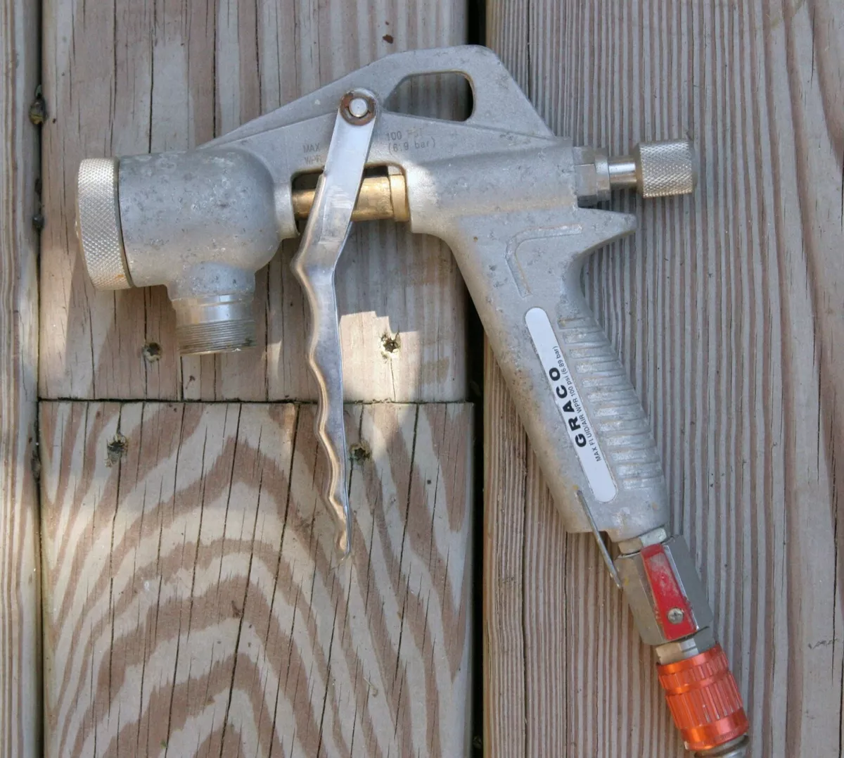 Air compressor for clearance texture gun