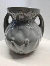 Shawnee Quilted Daisy Double Handled Vase Gray USA 827 - 7" tall 7" wide (OK)