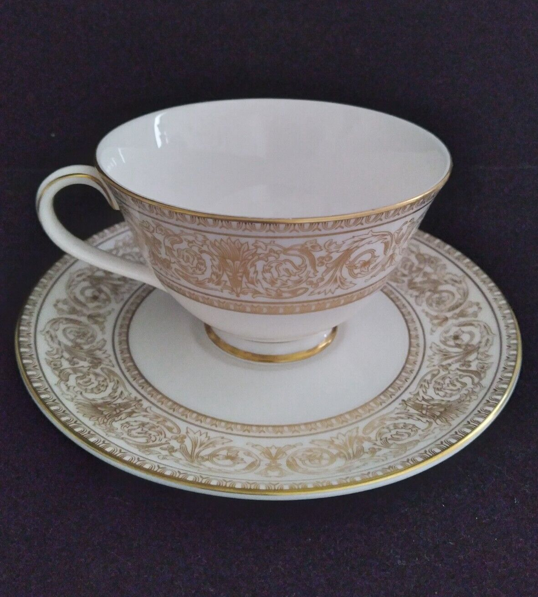 Royal Doulton Bone China England Sovereign Pattern H4973 Teacup Saucer Set