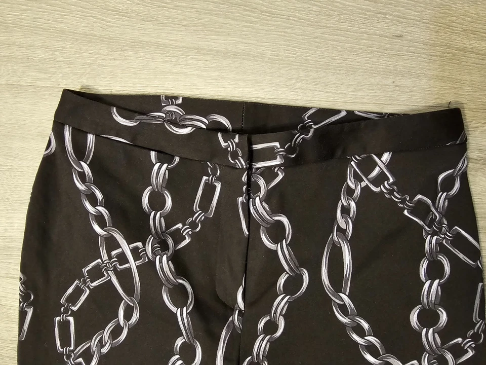 Pantalones elásticos INC International Concepts para mujer negros con estampado de cadena talla 4P Foto 3 de 4