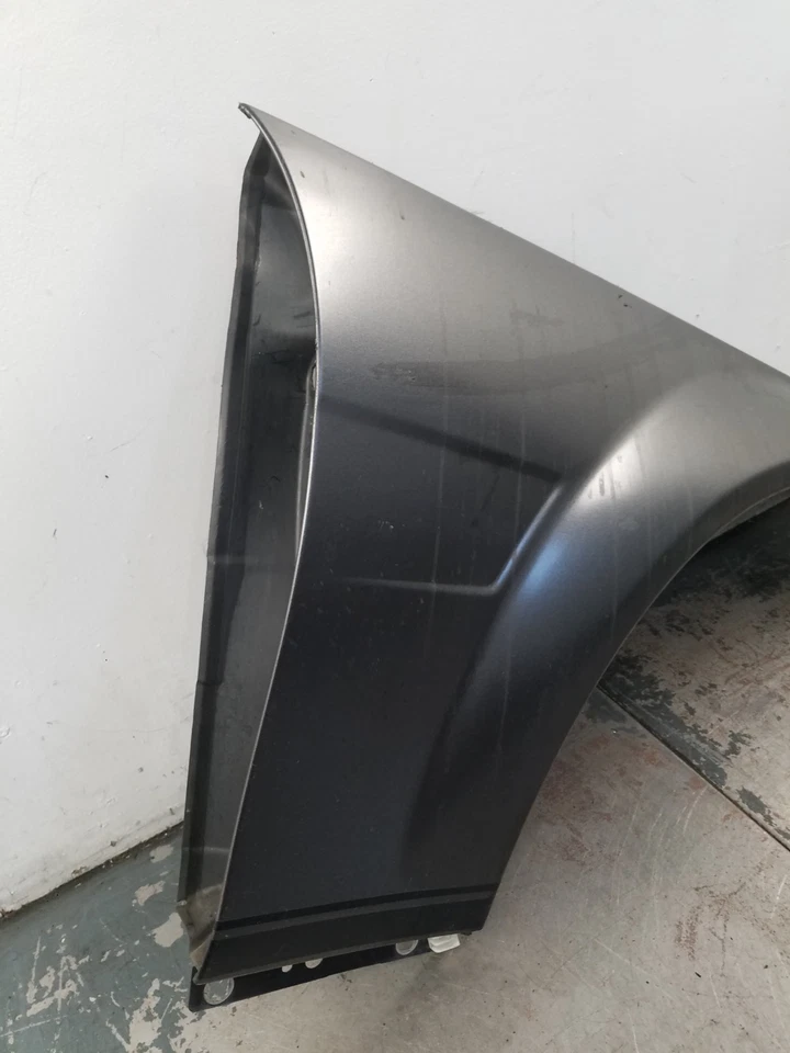 2012 梅赛德斯奔驰 AMG C 63 右乘客挡泥板 - * #0967 G4 — 第 2/4 张图片