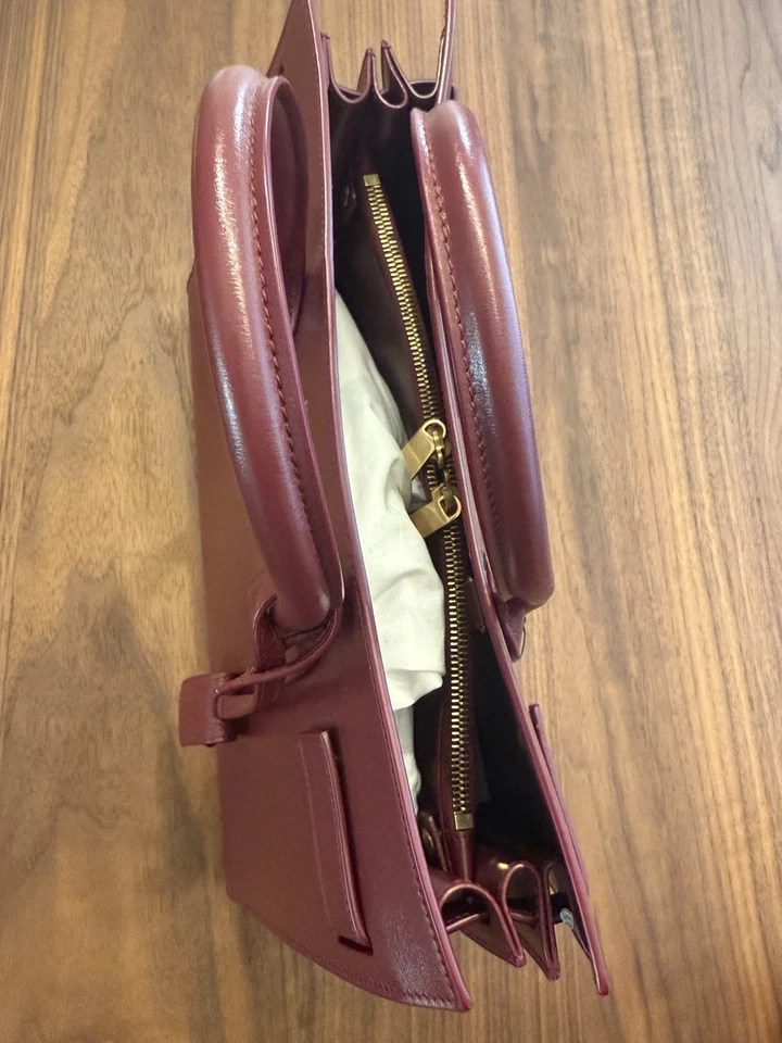 YSL Saint Laurent Sac de Jour pequeño en rojo Foto 4 de 4