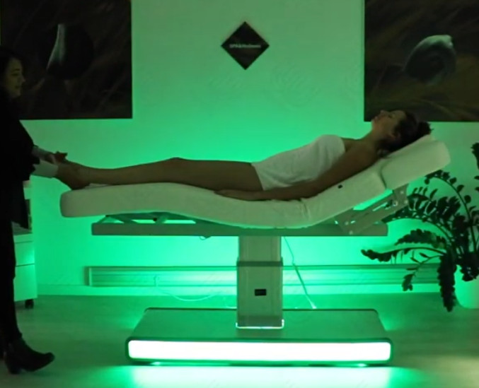 Massageliege Praxisliege Behandlungsliege Therapieliege Wellnessliege Elektrisch