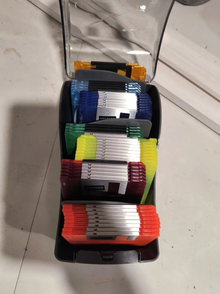 80 discos Sony Staples nuevos de 3,5" de unos 80 con estuche mostrado disco de 1,44 MB con fundas Foto 3 de 4