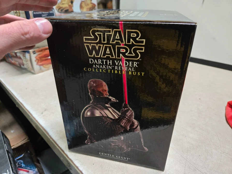 SEALED Star Wars DARTH VADER Anakin Reveal Collectible Bust  Gentle Giant /5000 - Image 4 of 4