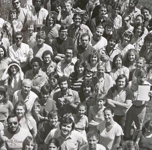 MARK GASH and the CAL ARTS 1982 Graduation CLASS Group PHOTO in CalArts FOLDER - 第 6/24 張圖片