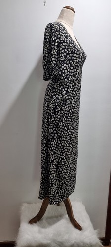 Dress. Vero Moda. Sz L. V neck Wrap style. Elastic to sleeve cuffs. - Picture 5 of 10