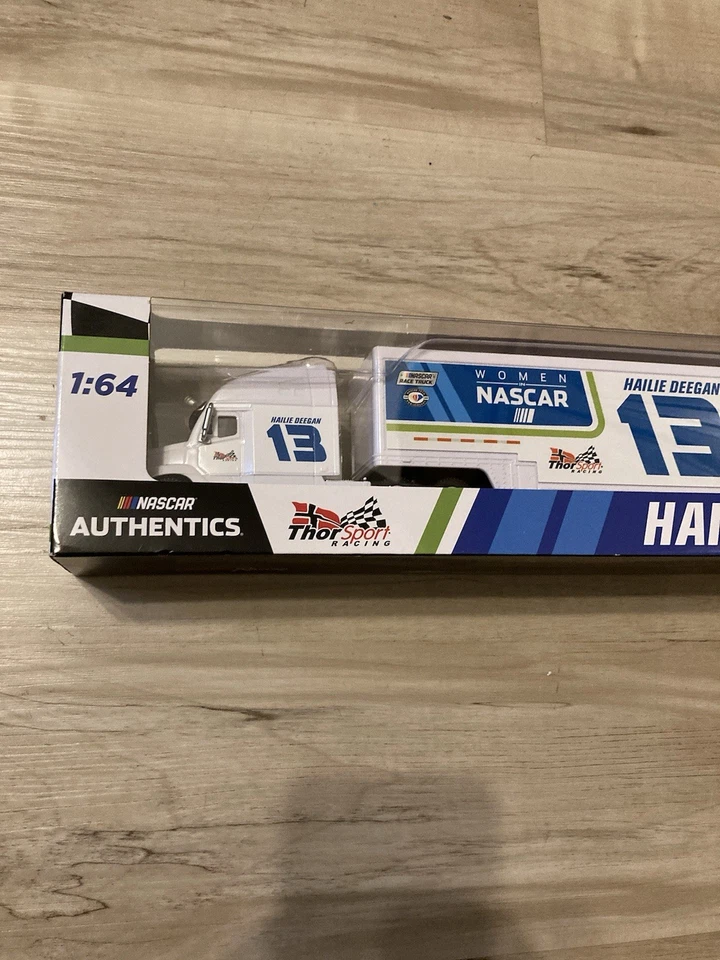 NASCAR Authentics Hailie Deegan Mujeres En NASCAR Semi Hauler Modelo 1:64 Totalmente Nuevo Foto 3 de 4
